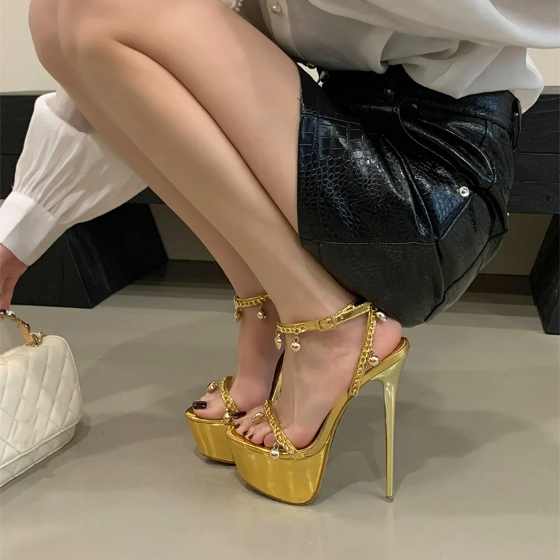 ラグジュアリーハートベルペンダントデザインサンダル レディー - Gold Chain Sandal のレビューと価格