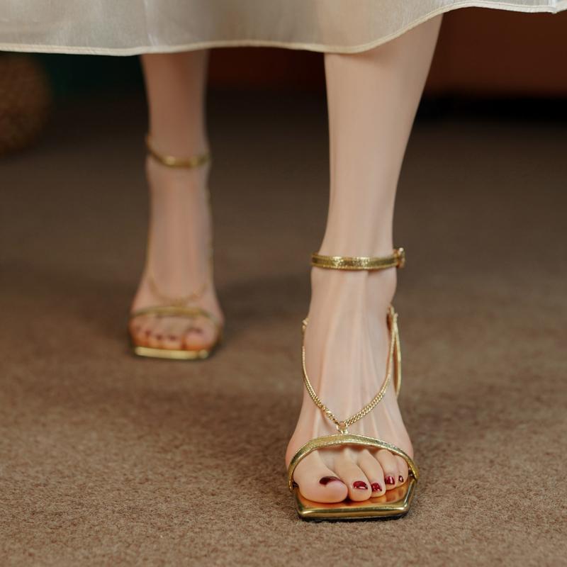 女性用ゴールドチェーンサンダル,オープントゥシューズ - Gold Chain Sandal のレビューと価格