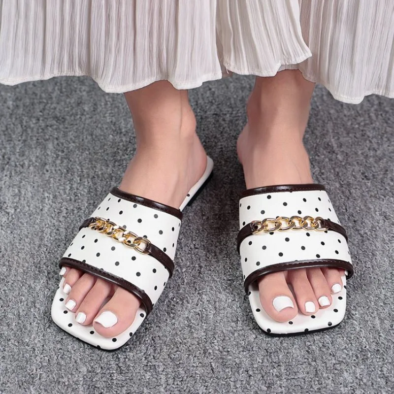 女性用スクエアオープントゥポルカドットスライドサンダル、ゴー - Gold Chain Sandal のレビューと価格