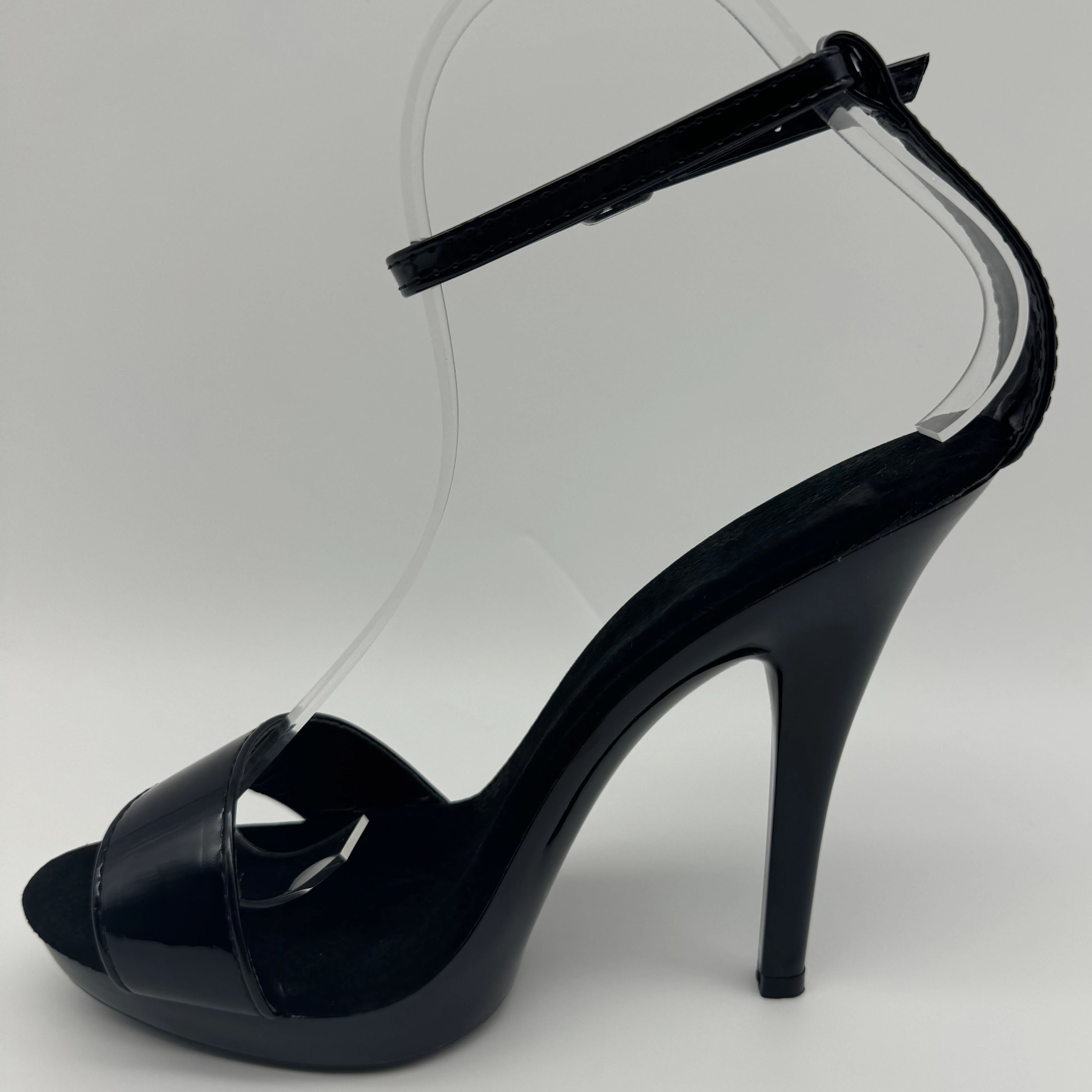 ブラック パテント スティレット 13cm - 幅広ストラッ - Wide Fit Heels のレビューと価格