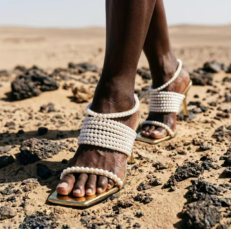 光沢のあるパールチェーンストラップスリングバックスクエアオー - Gold Chain Sandal のレビューと価格